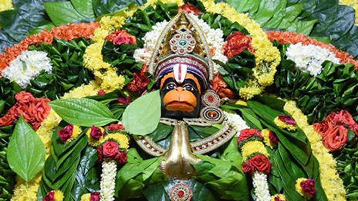 do hanuman pooja on tuesday to remove jathaka doshalu 