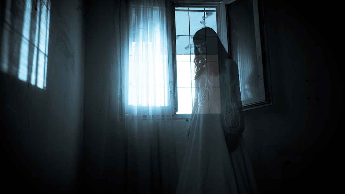 Ghost : ఇంట్లో దెయ్యం ఉంటే.. ఎలాంటి లక్షణాలు, సూచనలు కనిపిస్తాయో తెలుసా..? what are the signs if Ghost presence is in home
