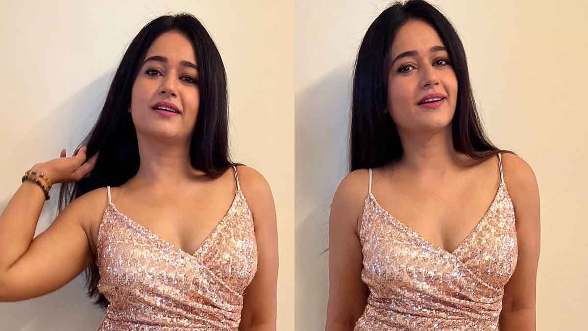 Poonam Bajwa : సీనియర్ బ్యూటీ టైట్ ఫిట్లో చిచ్చు రేపుతుందిగా..! Poonam Bajwa latest cream color dress photos viral