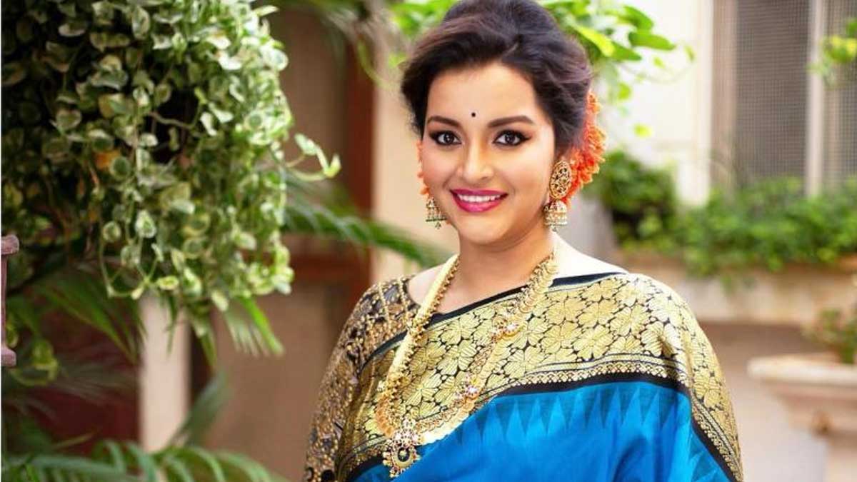 Renu Desai post from Ravi Teja film set 