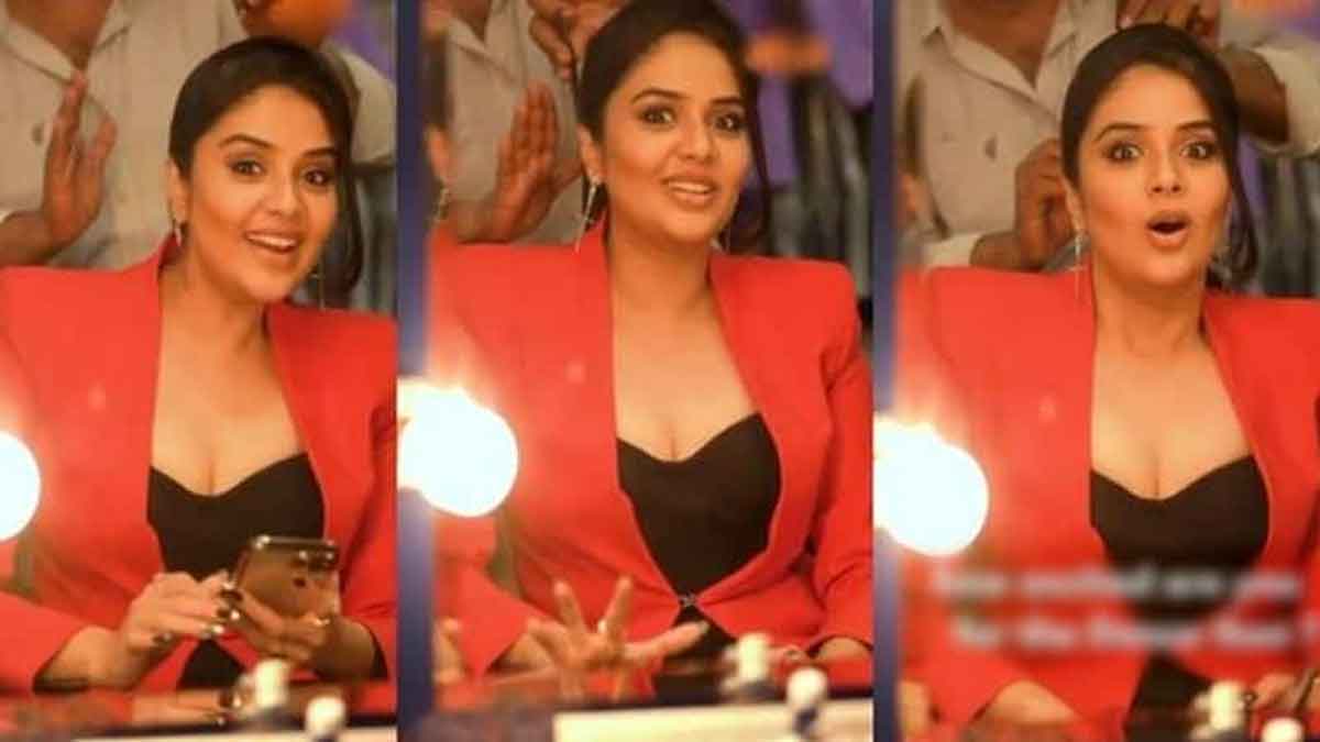 Sreemukhi : శ్రీముఖి అందాల జాతర.. ఇంతగా రెచ్చిపోయిందేమిటి..? Sreemukhi latest ott app promo show viral