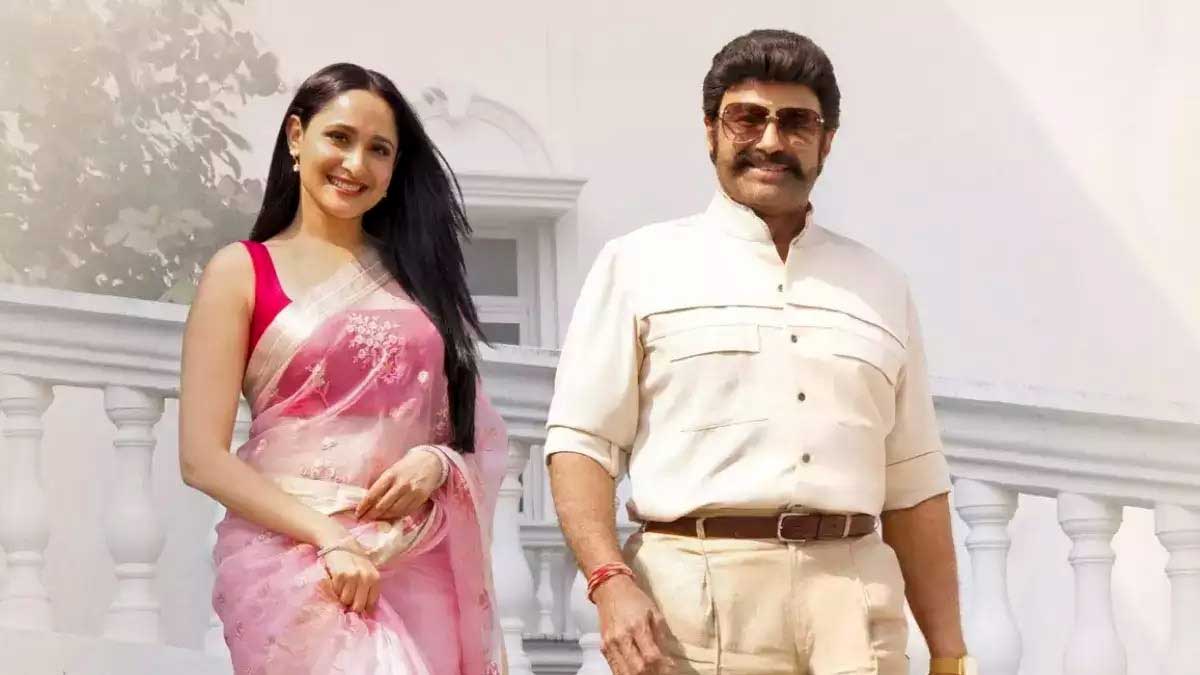 Akhanda Movie : అఖండ సినిమాను మిస్ చేసుకున్న నలుగురు హీరోయిన్స్.. ఎవరో తెలుసా..? Akhanda Movie these actresses missed the chance