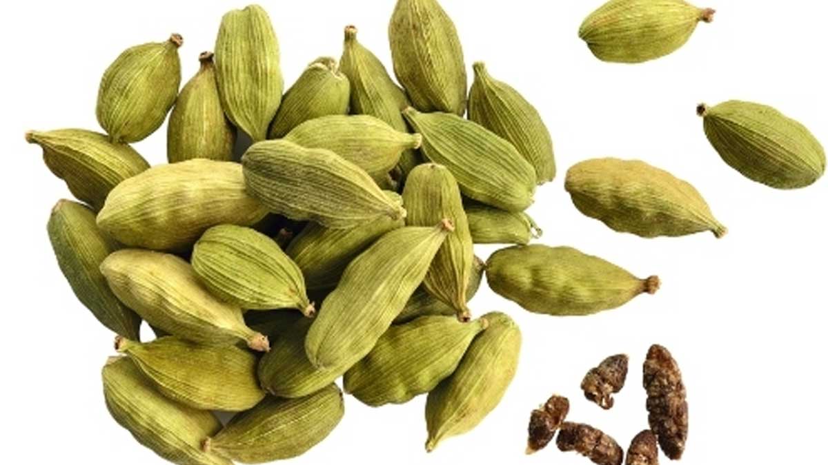 take two cardamom after meals daily know the benefits 