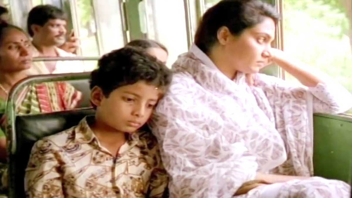 Matrudevobhava Movie hand kerchiefs given for free 