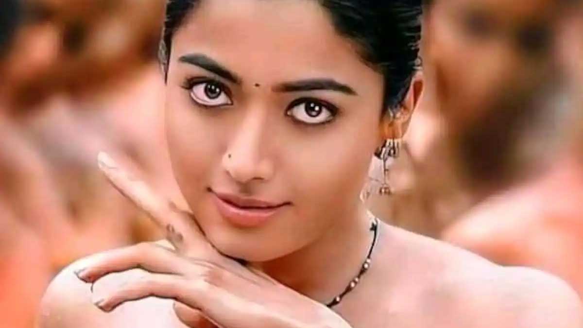 Rashmika Mandanna : సమాజం నుండి రష్మికని వెలేశారా.. ఈ అమ్మడి మాటలకు అందరికీ మైండ్ బ్లాక్.. Rashmika Mandanna told interesting details about her career beginning