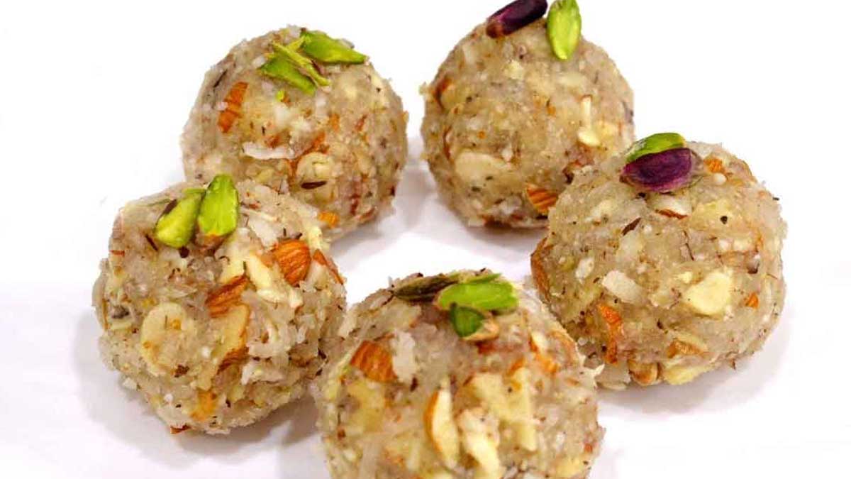 Raw Coconut Laddu : ఈ లడ్డూలు ఎంత ఆరోగ్యకరం అంటే.. రోజుకు ఒకటి తింటే.. ఏ రోగాలు రావు..! Raw Coconut Laddu are very healthy take daily one