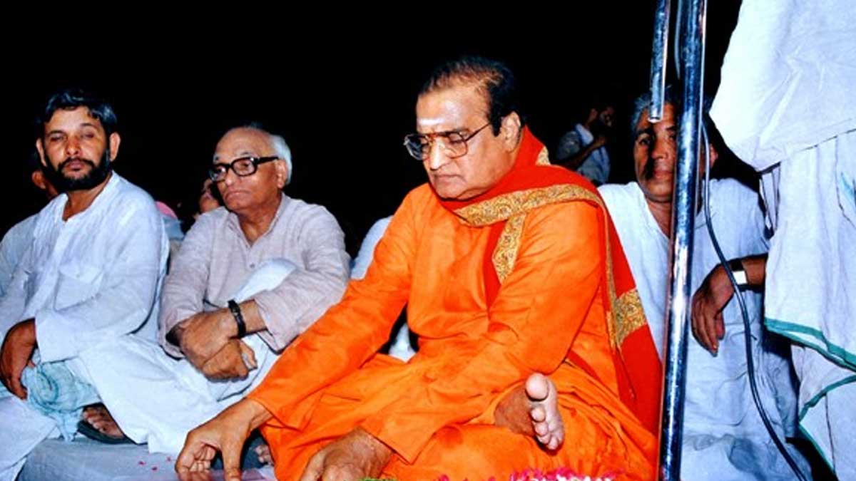 Sr NTR : ఎన్టీఆర్ కాషాయ దుస్తులు ధరించడం వెనుక ఏదైనా కారణం ఉందా..? Sr NTR kashayam dress what is the story behind it