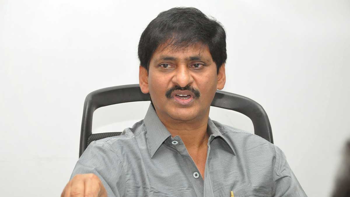 SV Krishna Reddy : ఎస్వీ కృష్ణారెడ్డి హీరోయిన్లకు వెండి పళ్లెంలో డబ్బులు పెట్టి చీరలు ఇచ్చేవారా.. ఎందుకు..? SV Krishna Reddy given money to actress in silver plates why