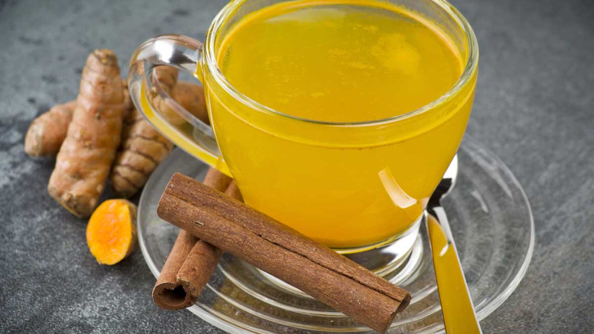 Turmeric Tea : పసుపు టీని ఇలా తయారు చేసుకుని రోజూ తాగండి.. కేజీలకు కేజీల బరువు అలవోకగా తగ్గుతారు.. Turmeric Tea drink daily for these amazing benefits
