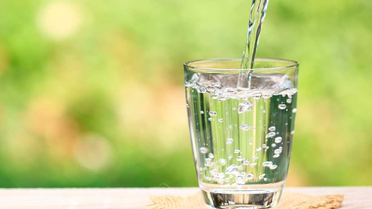 before or after meals best time to drink water 