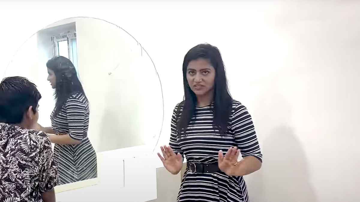 anchor shiva jyothi worries that her new house broken 