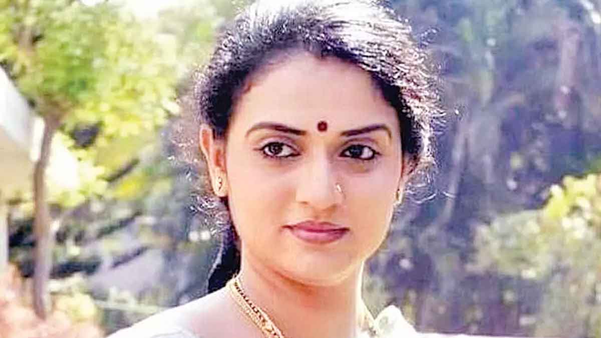 pavitra lokesh interesting details told about her life 