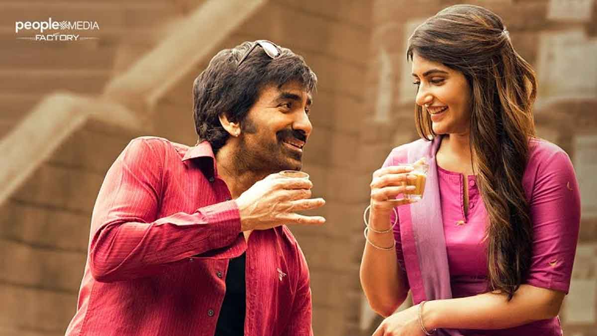 Raviteja Dhamaka Movie : ఈ మిస్టేక్ ని రవితేజ చూడలేదా.. తెగ ట్రోల్ అవుతున్న ధమాకా సాంగ్..! Raviteja Dhamaka Movie what is happening movie troll