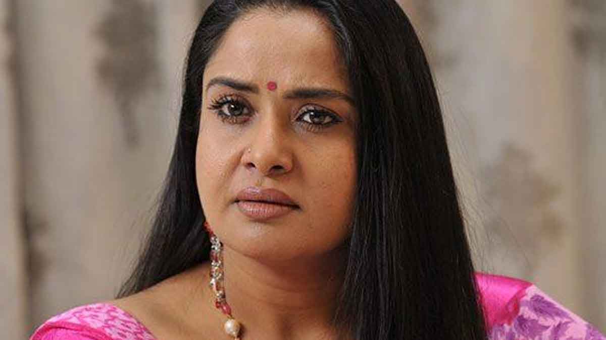 Actress Pragathi : సరదాగా, సంతోషంగా ఉండే ప్రగతి జీవితంలో ఇన్ని కష్టాలు ఉన్నాయా..! Actress Pragathi faced so many problems in her career