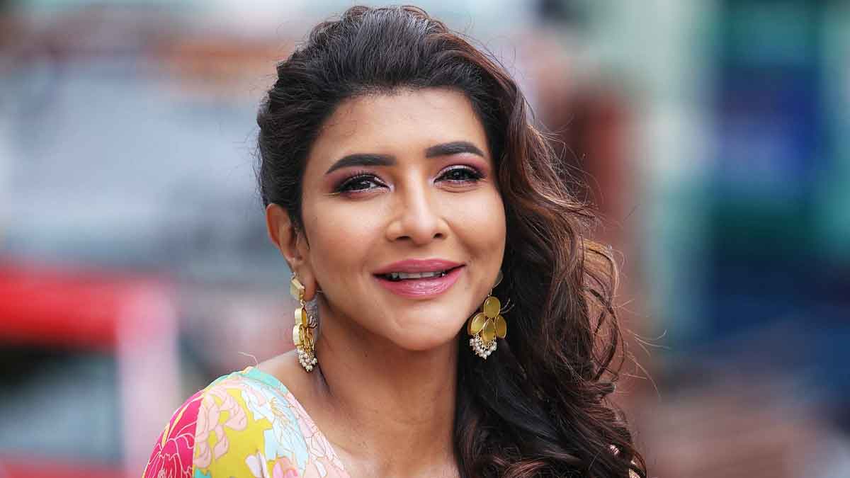 Manchu Lakshmi : మంచు విష్ణుతో మనోజ్కి గొడవలు.. మనోజ్ రెండో పెళ్లి.. విషయాలపై లక్ష్మీ స్పందన.. Manchu Lakshmi responded on their family problems
