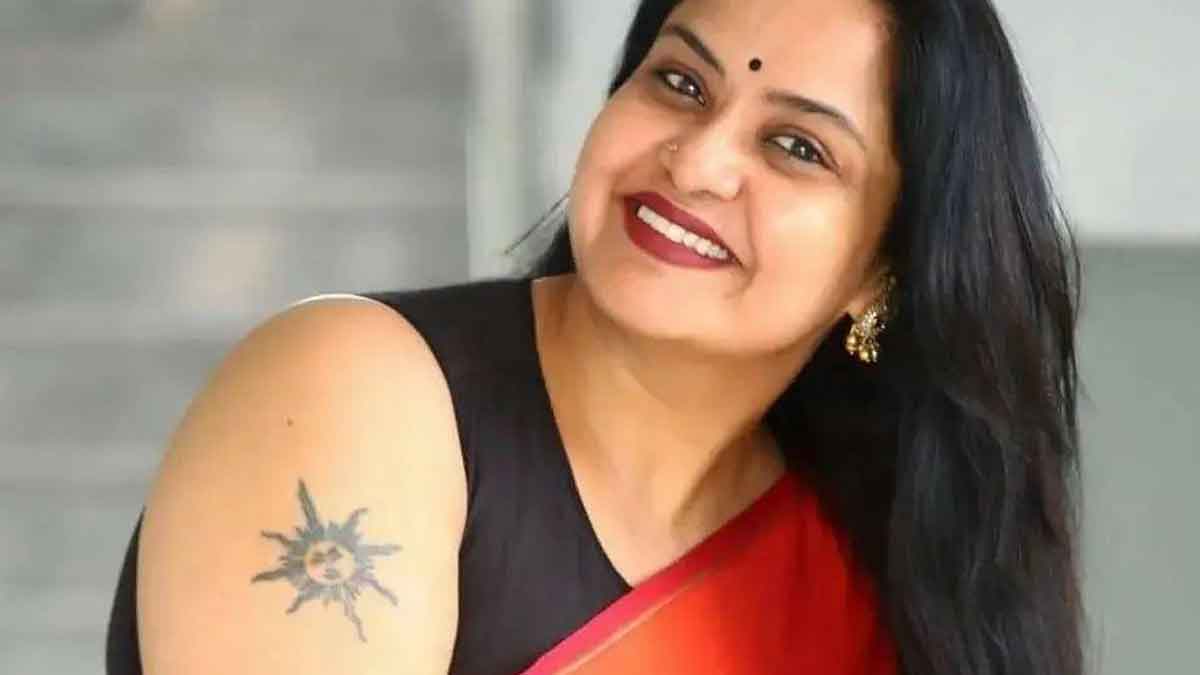 Pragathi : నటి ప్రగతి హీరోయిన్గా కూడా నటించిందా.. ఆ సినిమా ఏంటో తెలుసా..? do you know Pragathi acted as heroine in one movie
