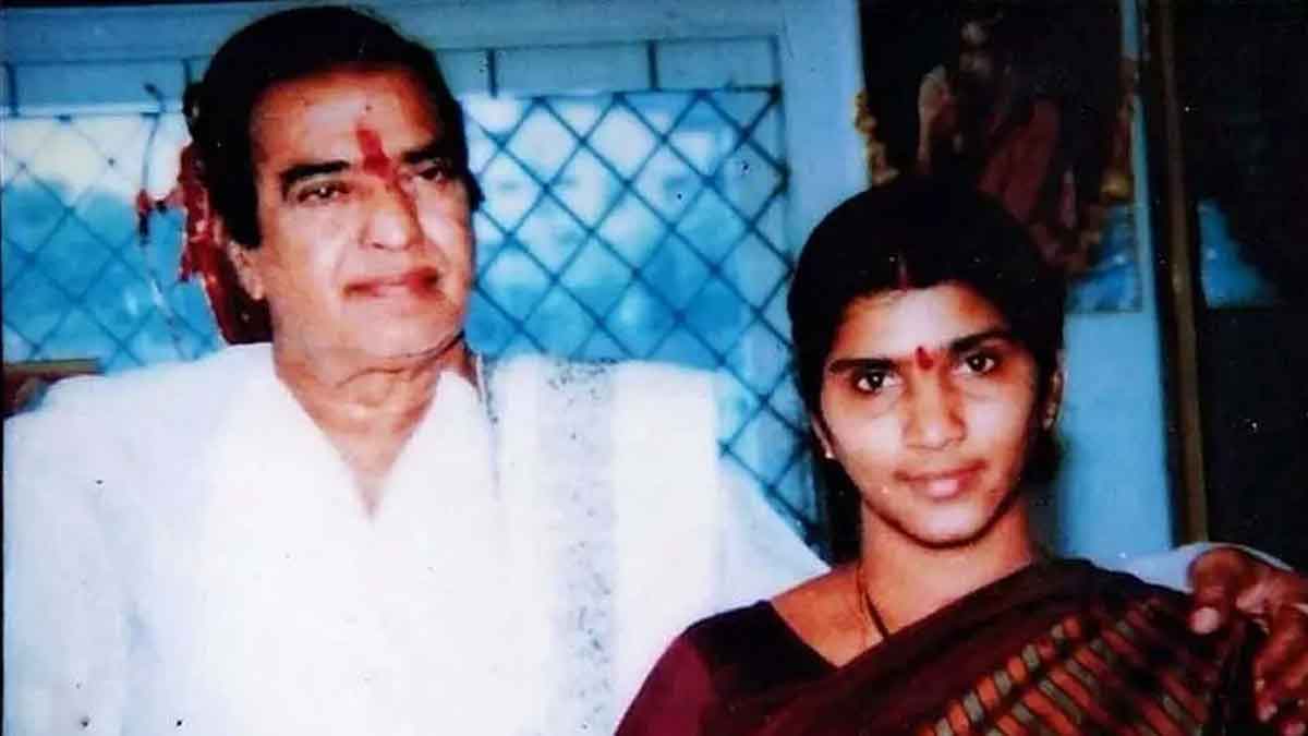 Sr NTR : లక్ష్మీ పార్వతి కన్నా ముందు ఆ హీరోయిన్ని ఎన్టీఆర్ పెళ్లి చేసుకోవాలనుకున్నాడా..? Sr NTR first decided to marry that actress before laxmi parvati