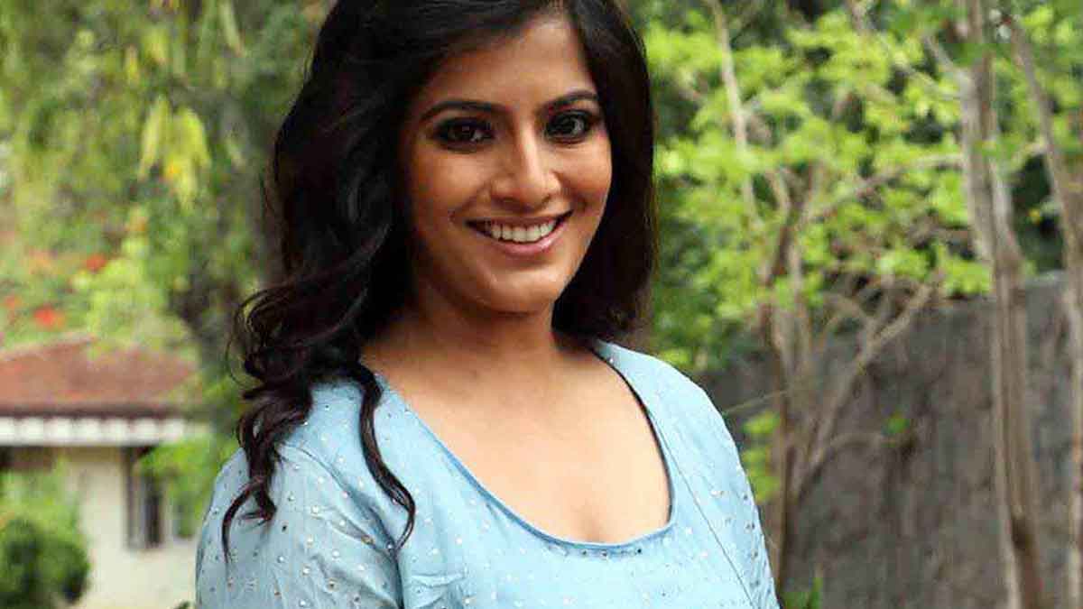 varalaxmi sarathkumar told why she is not doing those roles 