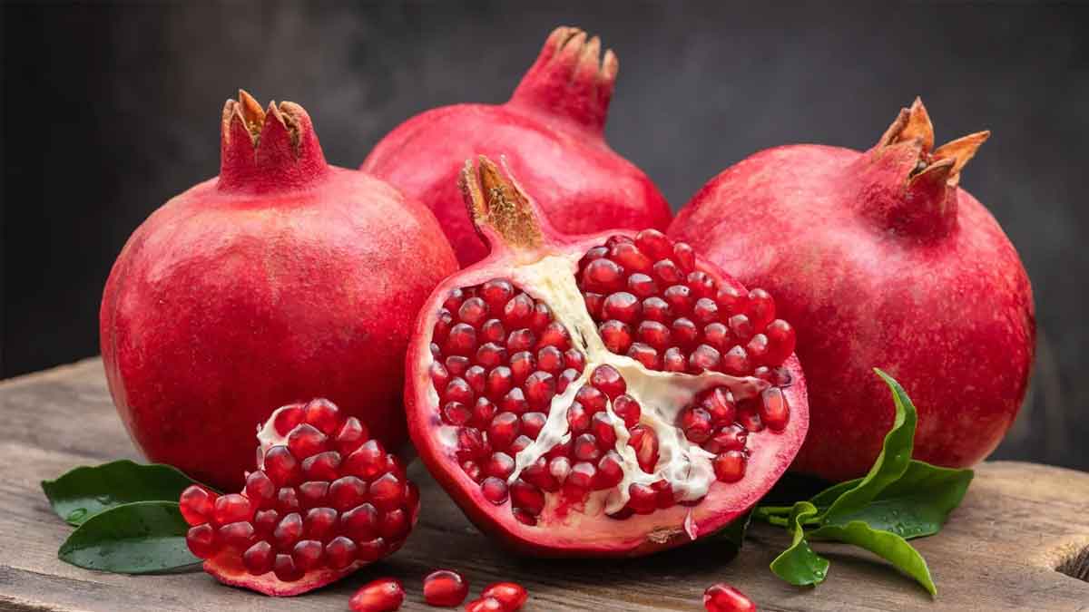 Pomegranate : దానిమ్మ పండ్లను రోజూ విడిచిపెట్టకుండా తినాల్సిందే.. ఎందుకో తెలుసా..? Pomegranate health benefits must take them daily