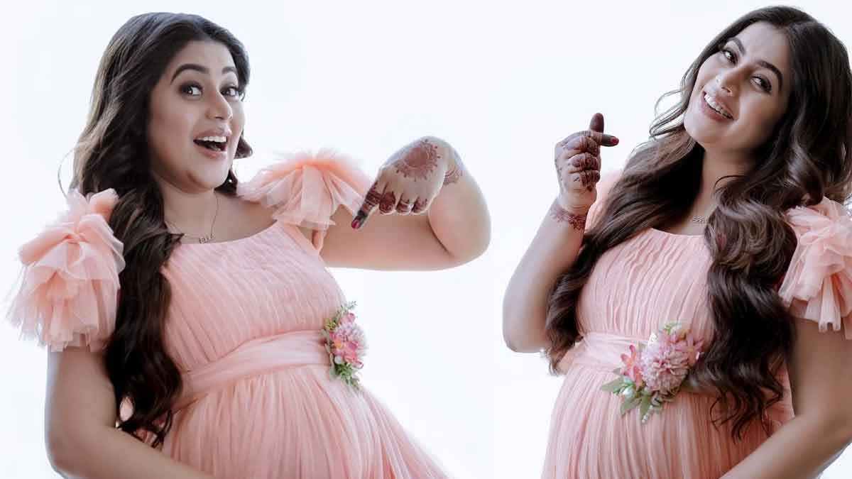Poorna : తొలిసారి బేబీ బంప్ బయటపెట్టిన పూర్ణ.. చక్కర్లు కొడుతున్న ఫొటోలు.. Poorna first time shared her baby bump photos