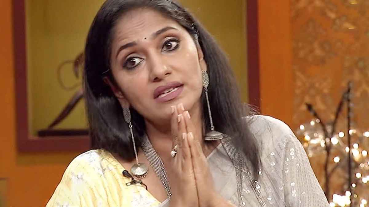 Anchor Jhansi latest comments goes viral 