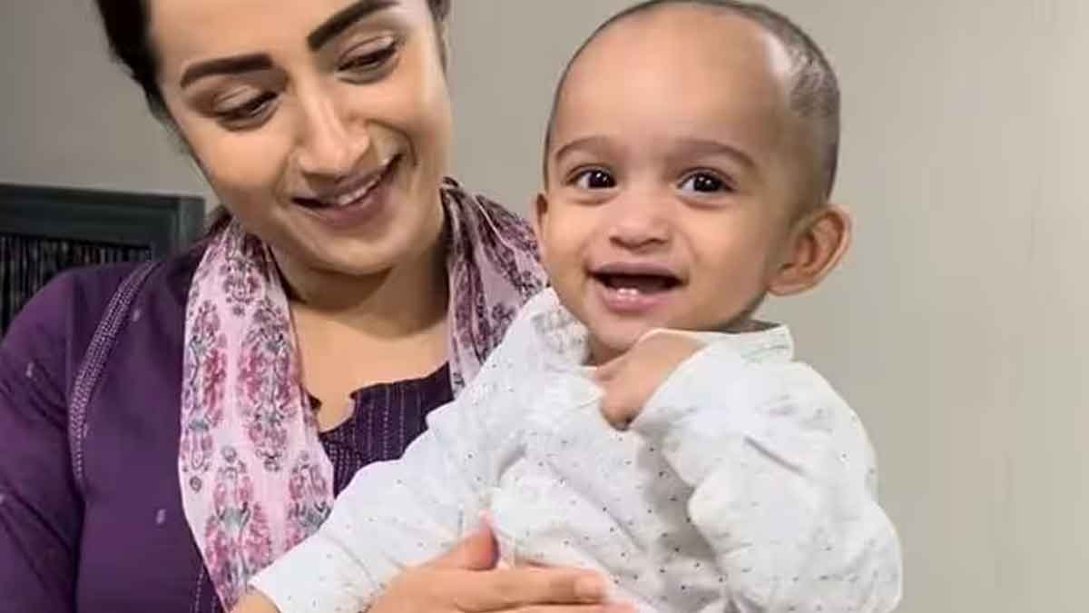 Trisha With Son : కొడుకుని పరిచయం చేసిన త్రిష.. షాక్లో సినీ ప్రియులు.. Trisha With Son photo viral on social media