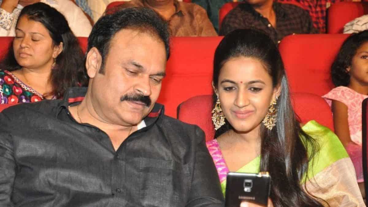 Niharika : నిహారిక విడాకులపై కొత్త చర్చ.. నాగబాబు వల్లనే మెగా డాటర్ విడాకులు తీసుకుందా..? Niharika given divorce because of nagababu