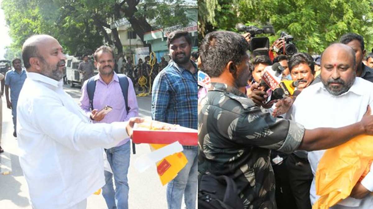 Akula Venkateshwar Rao : చంద్రబాబు అరెస్ట్.. కోర్టు వద్ద స్వీట్స్ పంచిన టీడీపీ నేత.. Akula Venkateshwar Rao tdp leader distributed sweets after chandra babu naidu arrest