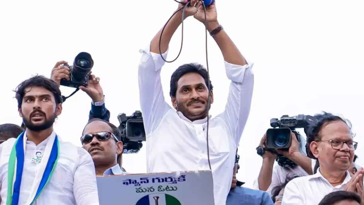 CM YS Jagan : సీఎంగా అక్కడే ప్రమాణం చేస్తానంటూ జగన్ సంచలన వ్యాఖ్యలు CM YS Jagan says he will take oath there