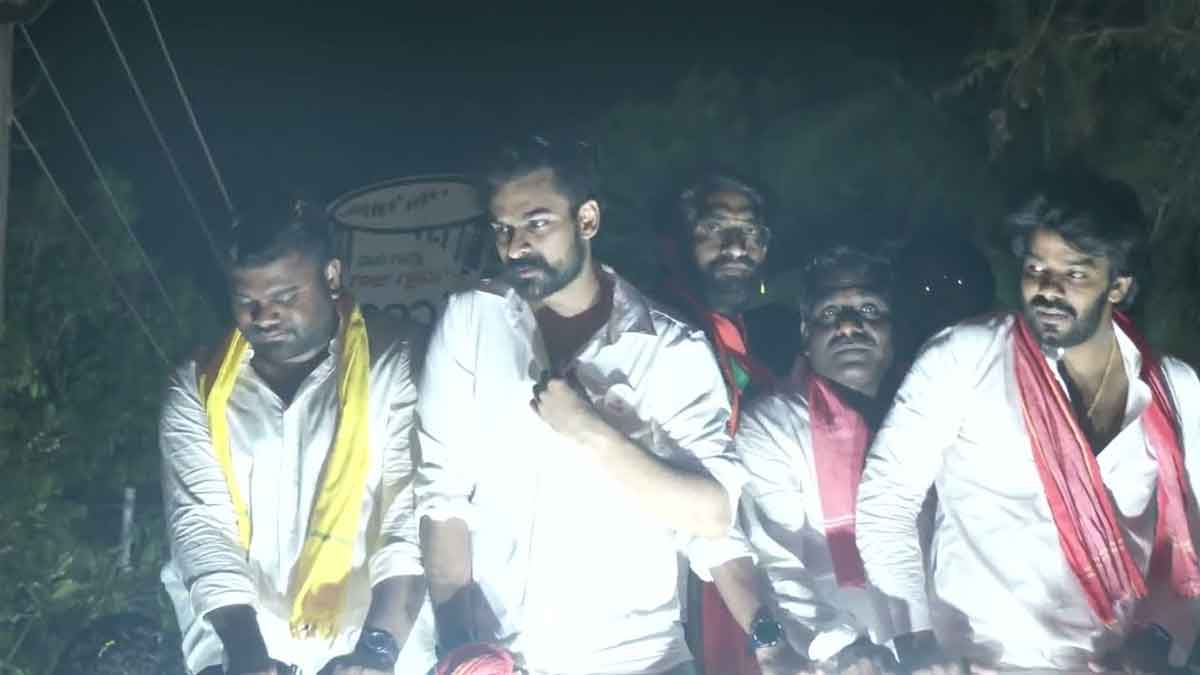 Vaishnav Tej : మొన్న వరుణ్ తేజ్.. ఈ రోజు వైష్ణవ్ తేజ్.. పిఠాపురంలో జోరుగా ఎన్నికల ప్రచారం Vaishnav Tej now participating in campaigns for janasena