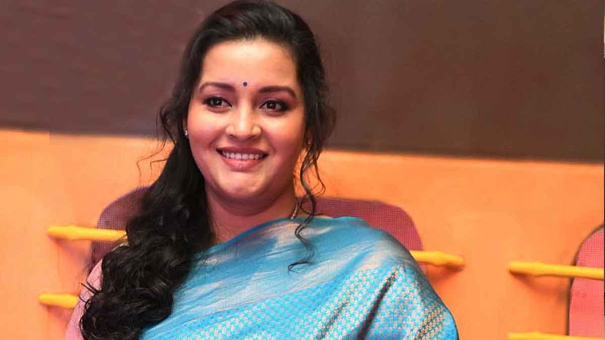 Renu Desai : తన పేరెంట్స్ గురించి అసలు నిజాలను వెల్లడించిన రేణు దేశాయ్..! Renu Desai talks about her parents in an interview
