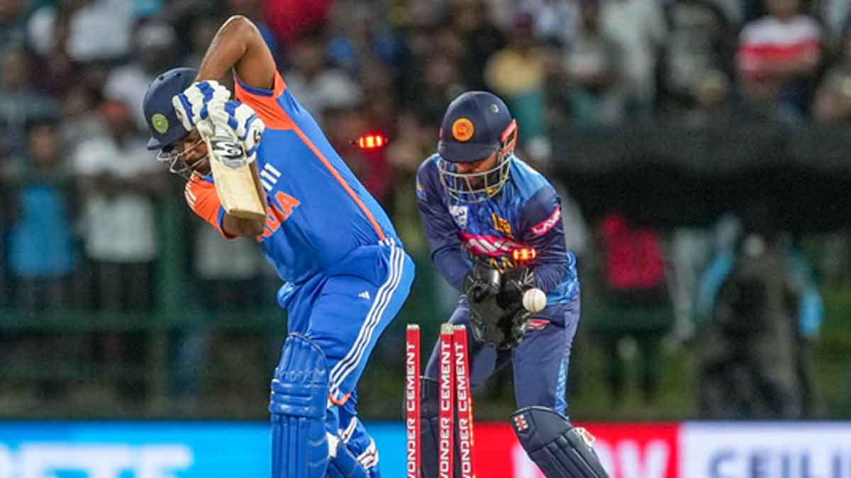 Sanju Samson : సంజు శాంసన్పై ఫ్యాన్స్ ఆగ్రహం.. చాన్సులు ఇచ్చినా వేస్ట్ చేస్తున్నాడే..! indian cricket fans angry on Sanju Samson for his performance